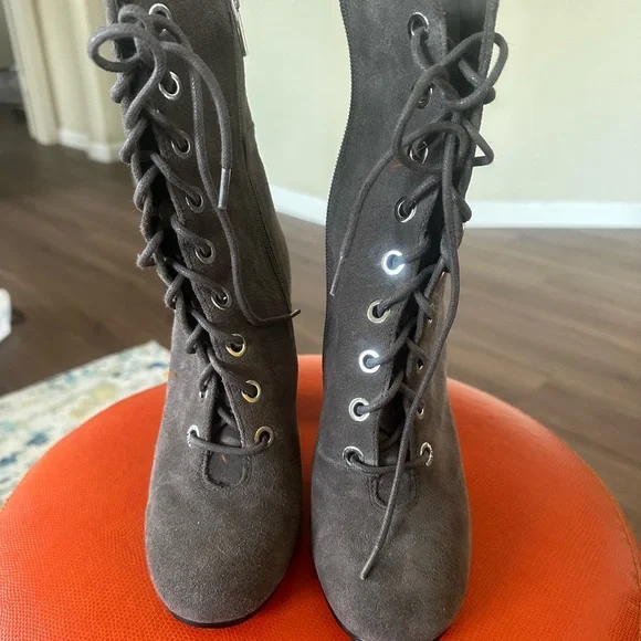 Booties 👢 - Picture 1 of 5